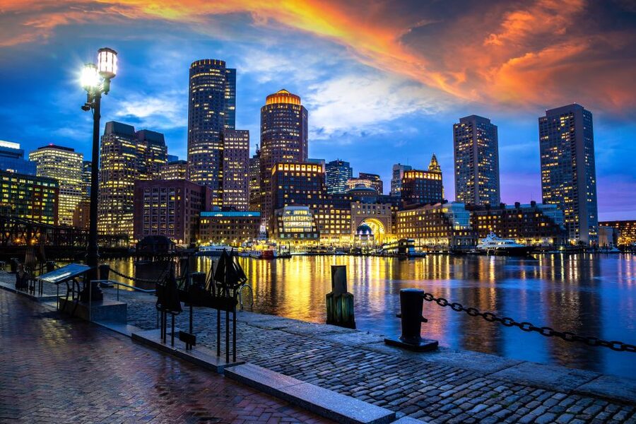 Boston: Haunted Pub Crawl of Historic Pubs and Taverns - Starting at Faneuil Hall with Samuel Adams