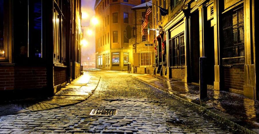 Boston: Haunted Pub Crawl of Historic Pubs and Taverns - Rain, walking, and practical comfort