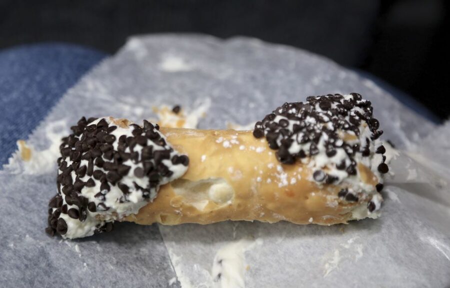 Boston: Historic Pubs Walking & Ferry, Food & Drink Tour - Ending with a North End pastry