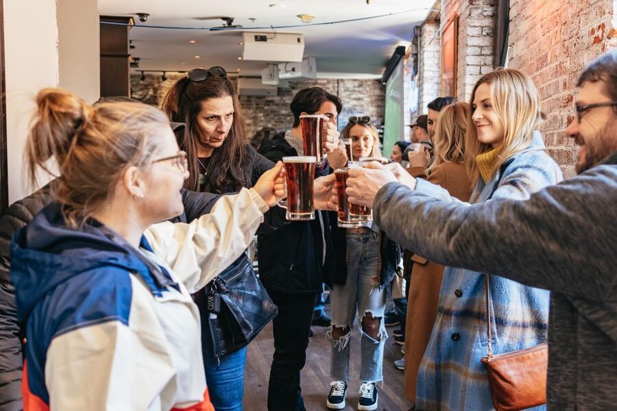 Boston: History Pub Crawl Tour Along the Freedom Trail - The guides make or break the evening