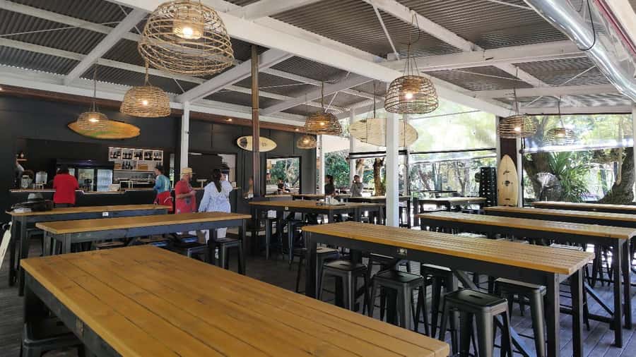 Brisbane: Island Pub Crawl with Lunch and High-Speed Boat - Crossing Moreton Bay at high speed