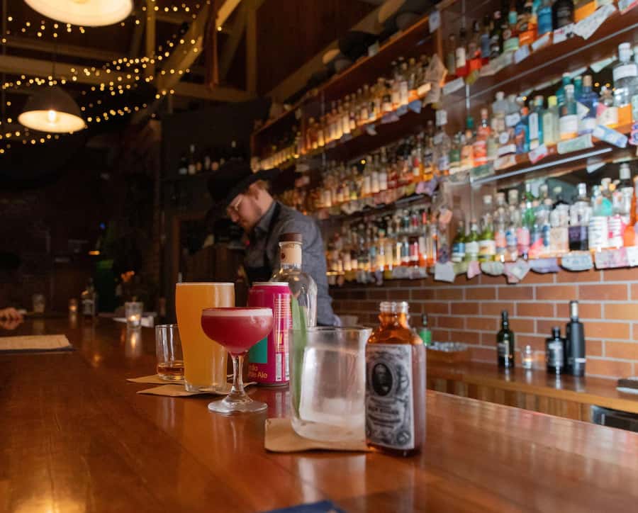 Brisbane: Small Bars and Street Art Tour with a Drink - A social evening for solo visitors and couples