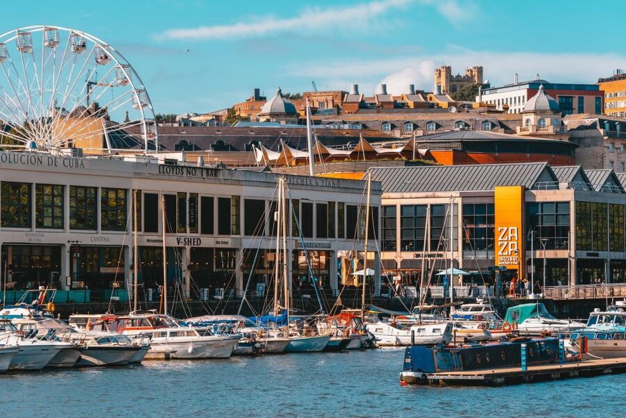 Bristol: Fun Puzzle Treasure Hunt to a Pub! + Team Racing! - Choosing a solo route or a team race