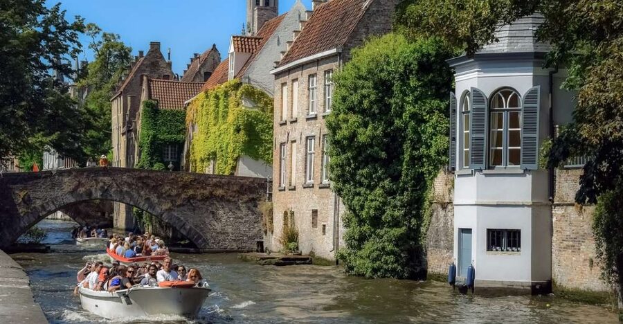 Bruges: Guided Tour & Boat Ride with Optional Beer Tasting - Rozenhoedkaai and the best photo pauses