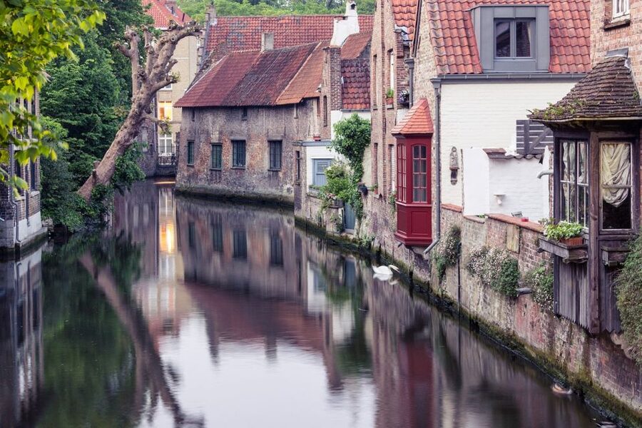 Bruges: Guided Tour & Boat Ride with Optional Beer Tasting - Optional Belgian beer tasting