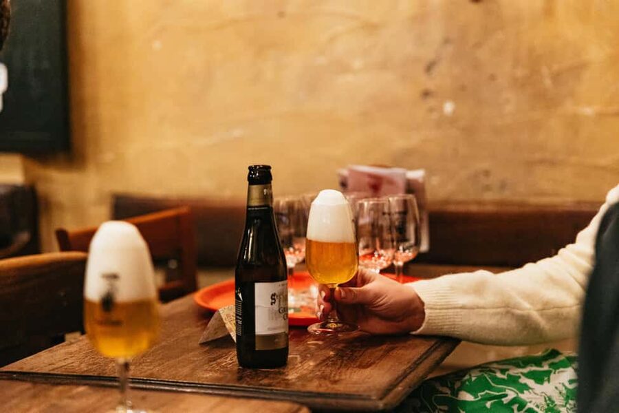 Brussels: Beer Tour with 6 Beers and 3 Chocolate Tastings - Key points at a glance