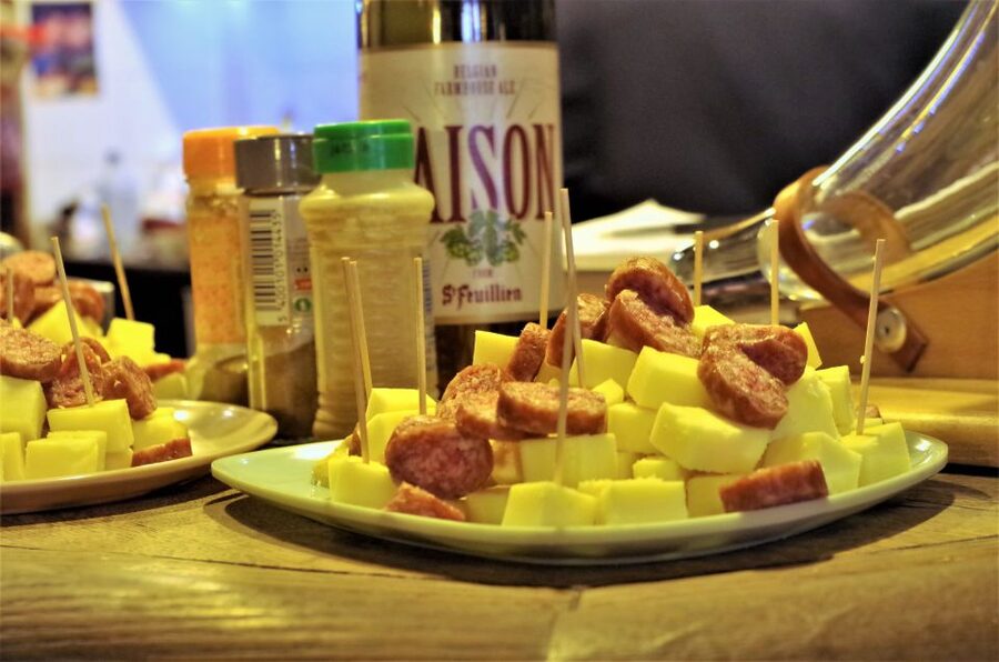 Brussels: Beer Tour with 6 Beers and 3 Chocolate Tastings - Who should book this experience?