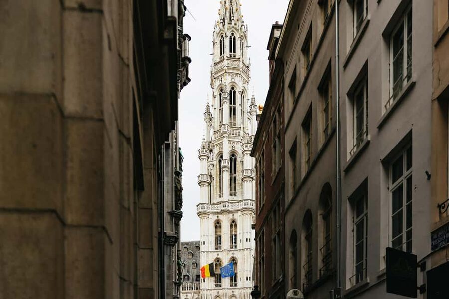 Brussels: Beer Tour with 6 Beers and 3 Chocolate Tastings - Lambic, Trappist, and Abbey beers in plain language