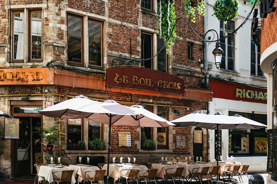 Brussels: Beer Tour with 6 Beers and 3 Chocolate Tastings - The route through Saint Géry and the fish market