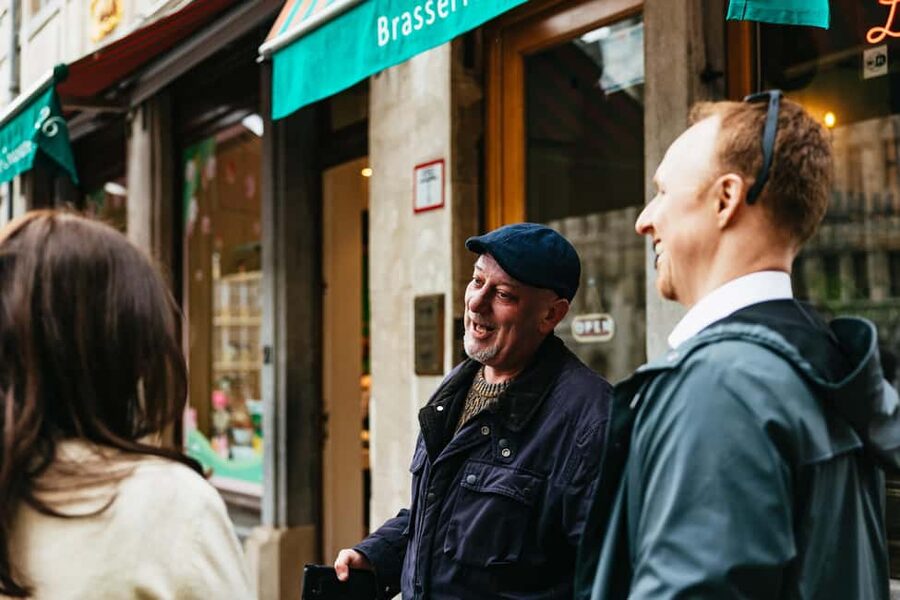 Brussels: Beer Tour with 6 Beers and 3 Chocolate Tastings - Backstreet bars and old Brussels cafés