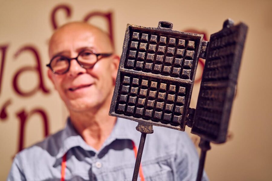 Brussels: Belgian Waffle Making Workshop with Beer Tasting - The hosts make the difference