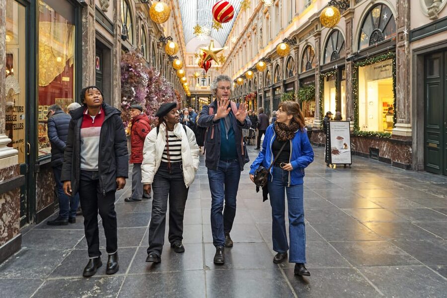 Brussels Food Tour: Main Dish, Beer, Waffle & Chocolate - Belgian beer, cheese and the stories behind the glass