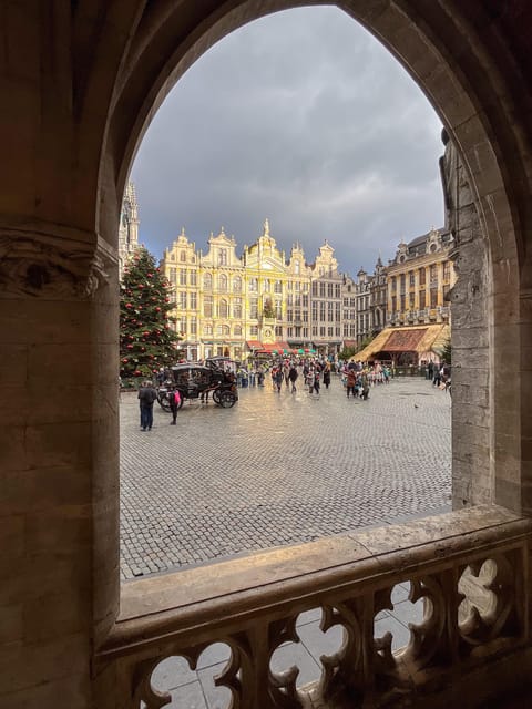 Brussels Food Tour: Main Dish, Beer, Waffle & Chocolate - Boulette, Belgian fries and the main meal