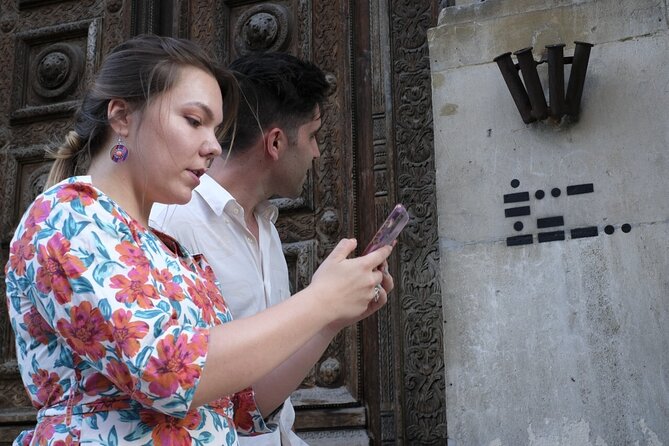 Brussels Old Town & Beer Secrets: Self-Guided Puzzle Walk - Jeanneke Pis and Brussels’ playful public art
