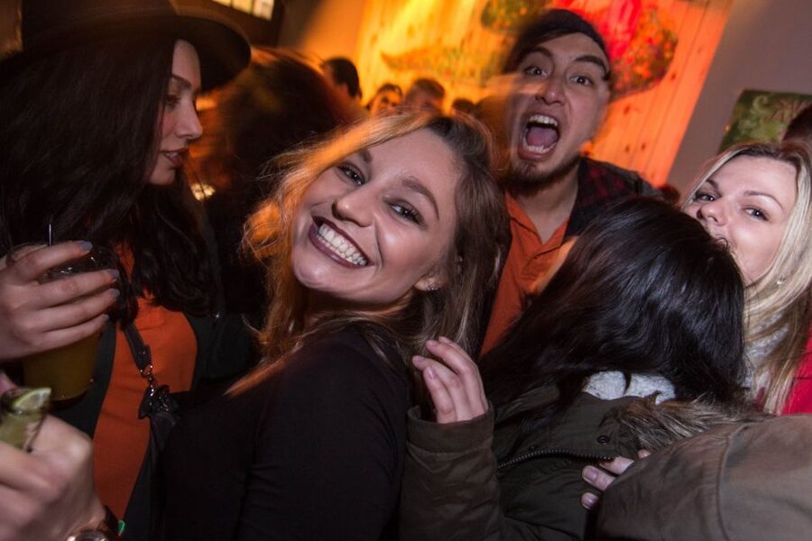 Brussels: Pub Crawl and Nightlife Party Experience - The first stop: a low-pressure start at The Unusual