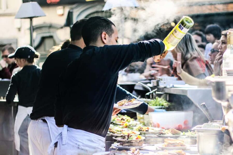 Brussels: Walking Food Tour with Chocolate, Beer, & Waffles - Who should book this experience?