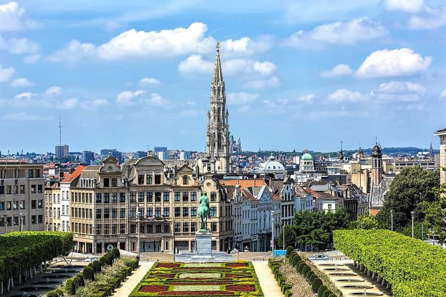 Brussels: Walking Food Tour with Chocolate, Beer, & Waffles - Rooftop views and Brussels’ royal galleries
