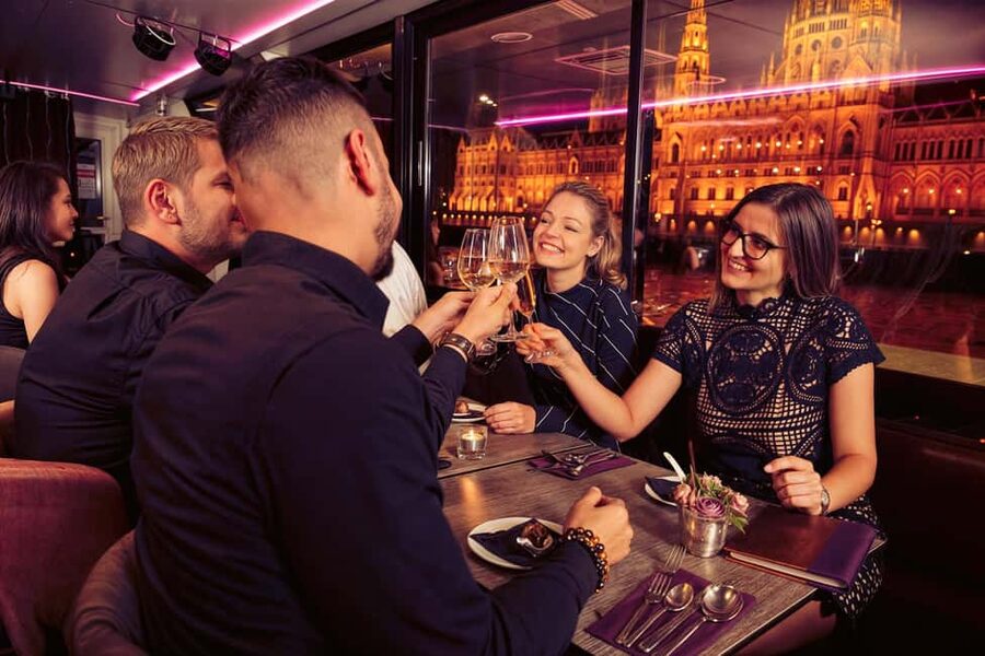 Budapest: 4-Course Dinner Cruise with Bar Piano - The four-course dinner and welcome drink