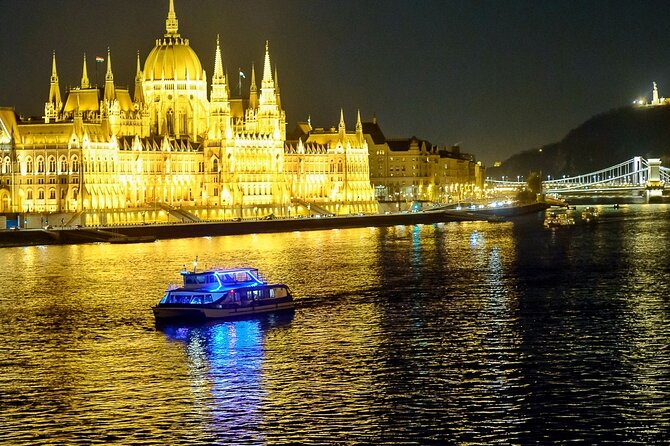 Budapest 4 course Dinner Cruise with Bar Piano and Welcome Drink - Jane Haining rkp. and the start of the cruise