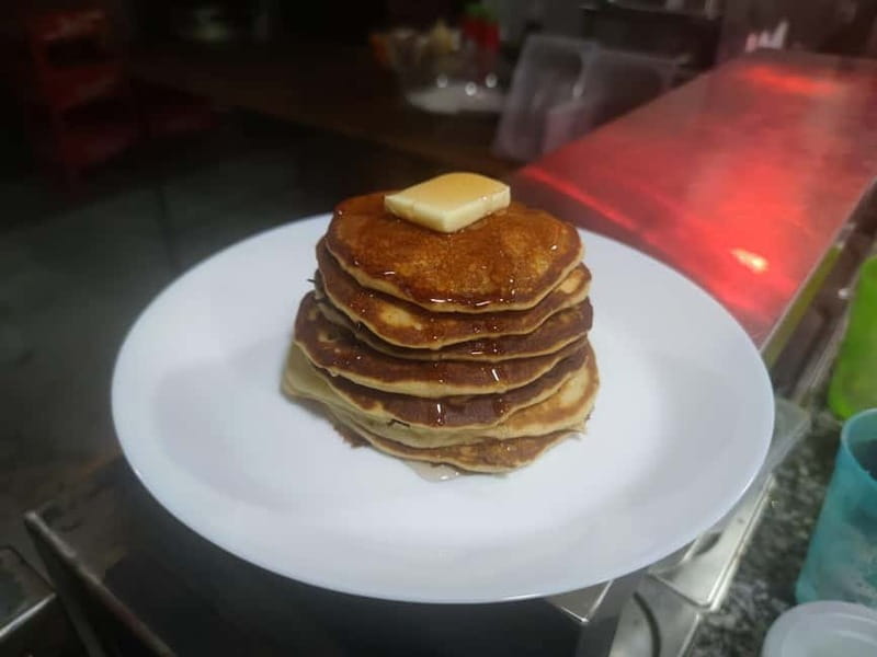 Budapest: 4-hour Bottomless Brunch w/ Cocktails & Craft Beer - The food: familiar American breakfast with plenty of choice