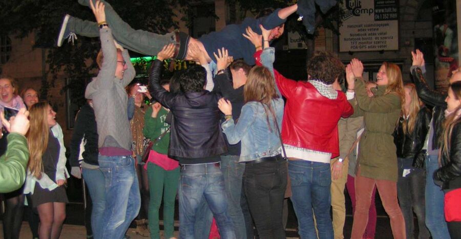 Budapest: 5-Hour Pub Crawl through Ruin Bars - Key points to know before booking