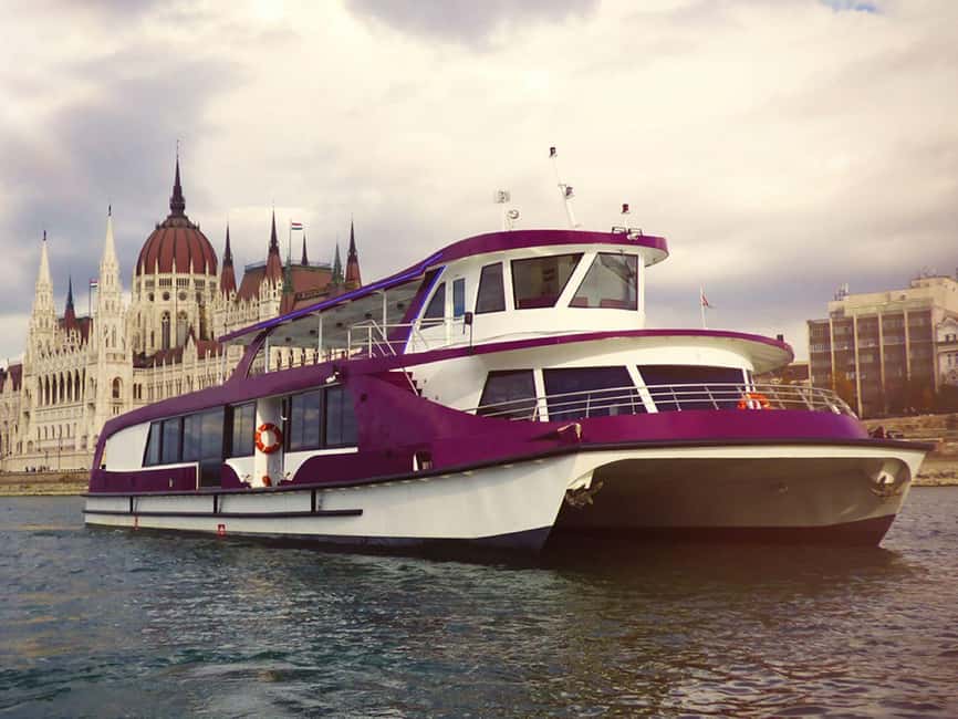 Budapest: 60-Minute Panoramic Cruise with Drink included - Who should book this cruise?