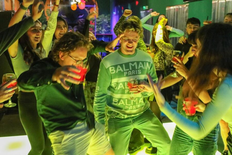 Budapest: Bar Crawl Tour with Local Drinks - Wesselényi utca and the ruin-bar mood