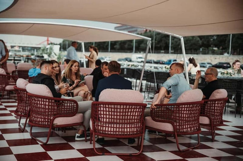 Budapest: BBQ Dinner Cruise w/ Live Music & Unlimited Drinks - Key points at a glance