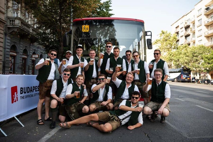 Budapest: BeerBus Sightseeing Tour with unlimited beer - Roof, weather, and comfort