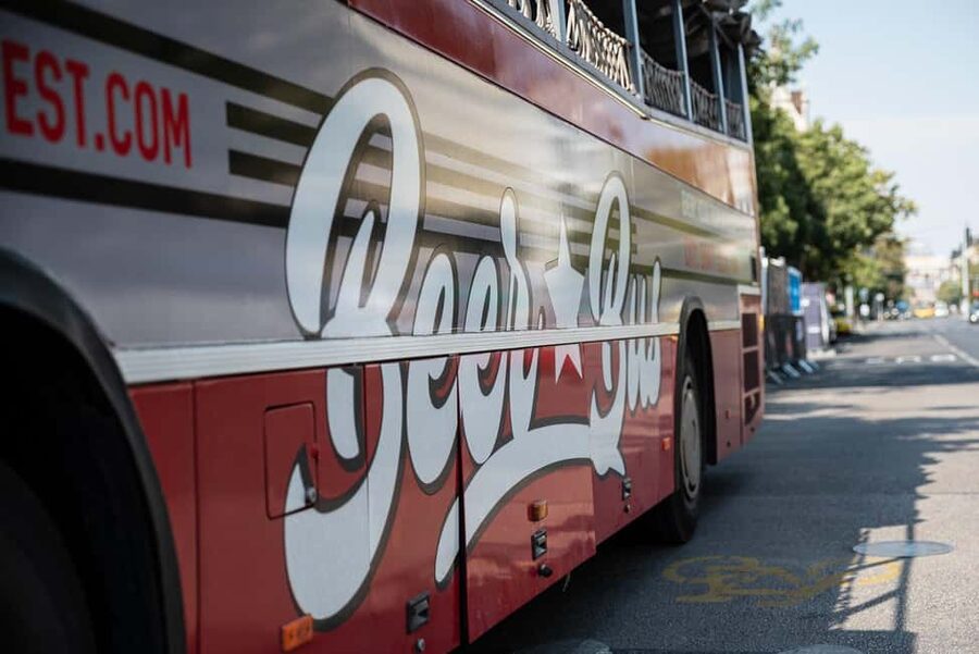 Budapest: BeerBus Sightseeing Tour with unlimited beer - Bajcsy-Zsilinszky út: starting in central Budapest