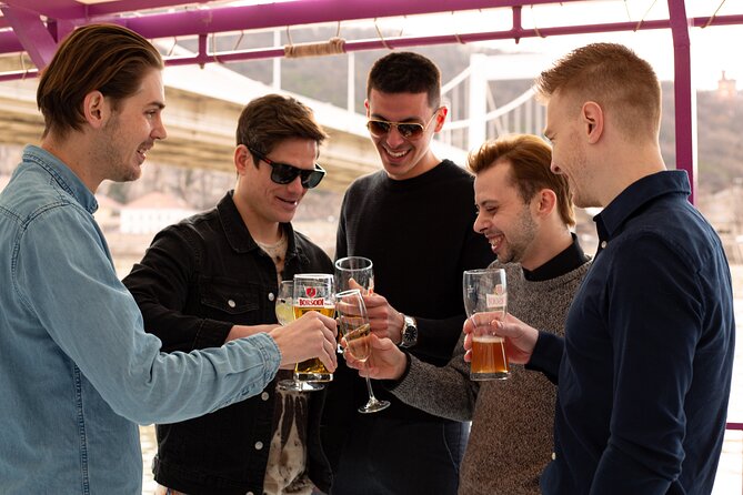 Budapest Danube Sightseeing Cruise with Unlimited Drinks - Jane Haining rakpart to Gellért Hill