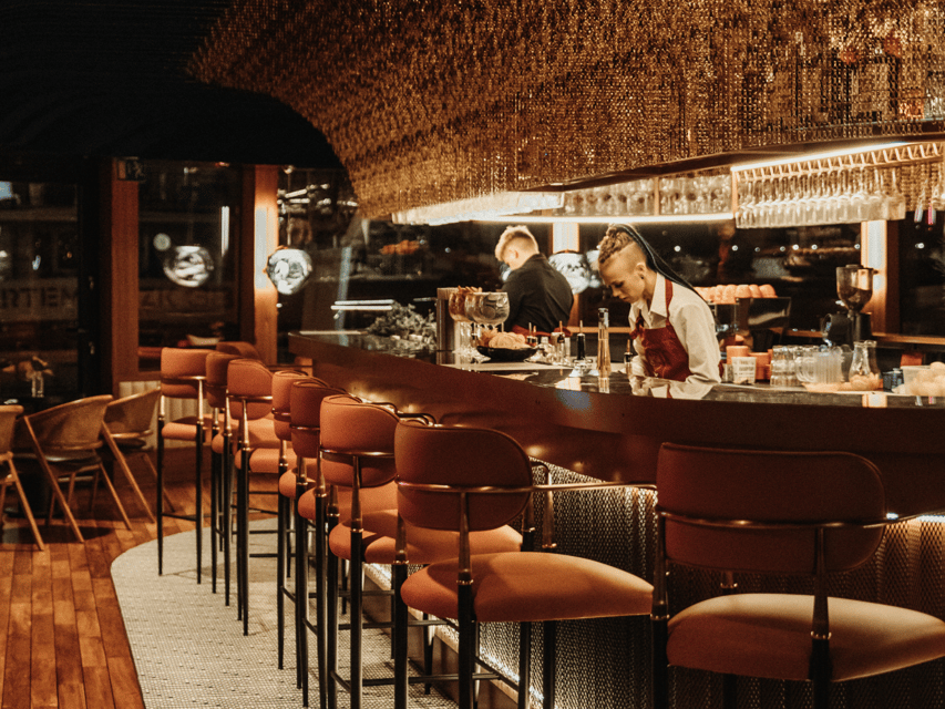 Budapest: Dinner Cruise with Live Music & Unlimited Drinks - Unlimited drinks and attentive table service