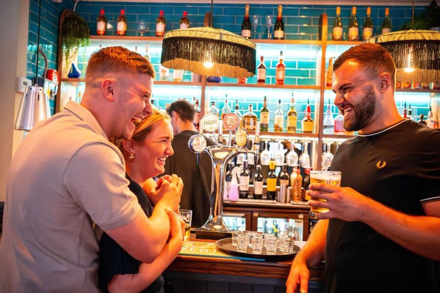 Budapest: Guided Bar Crawl Walking Tour - Wesselényi utca 21 and the move between bars