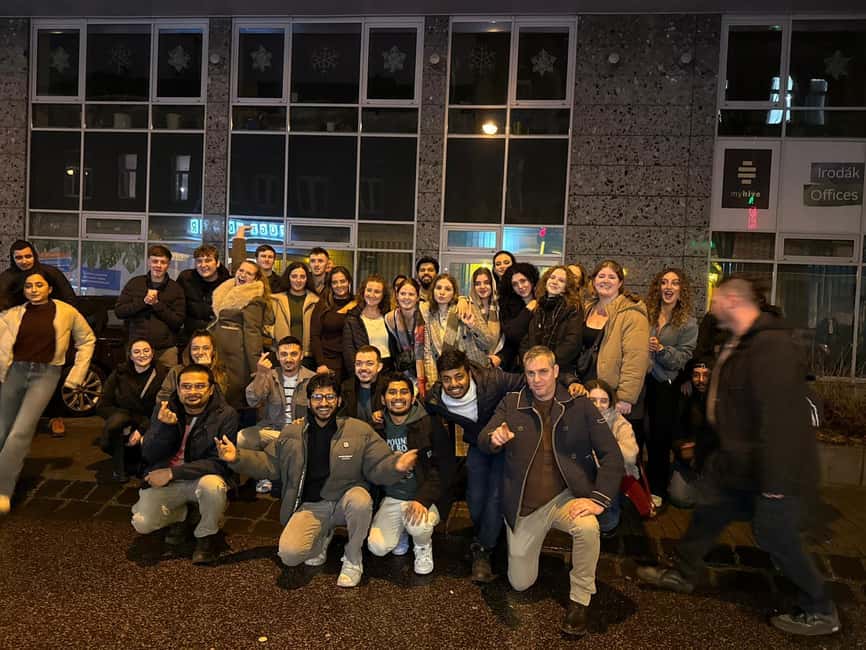Budapest: Guided Ruin Bar Pub Crawl VIP Entry & Free Shots - Füge Udvar and the Social Side of the Crawl
