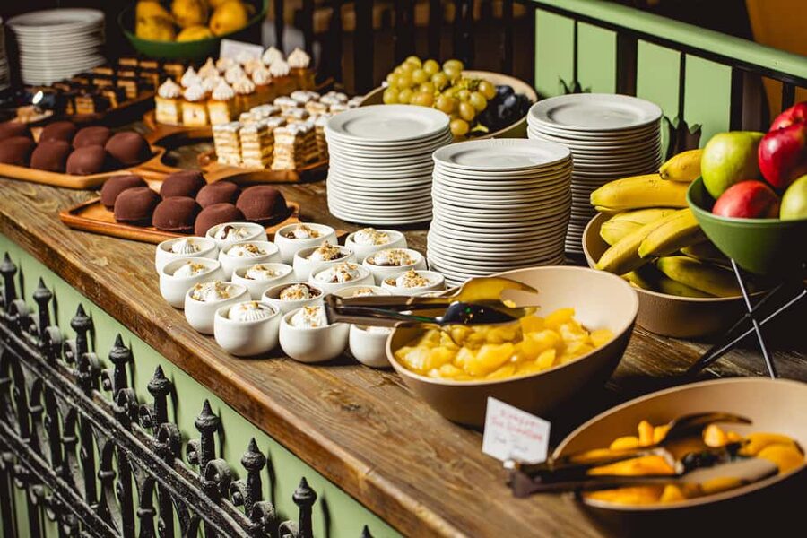 Budapest: Hungarian Dinner & Show with Unlimited Drinks - Table arrangements and the social side of dinner