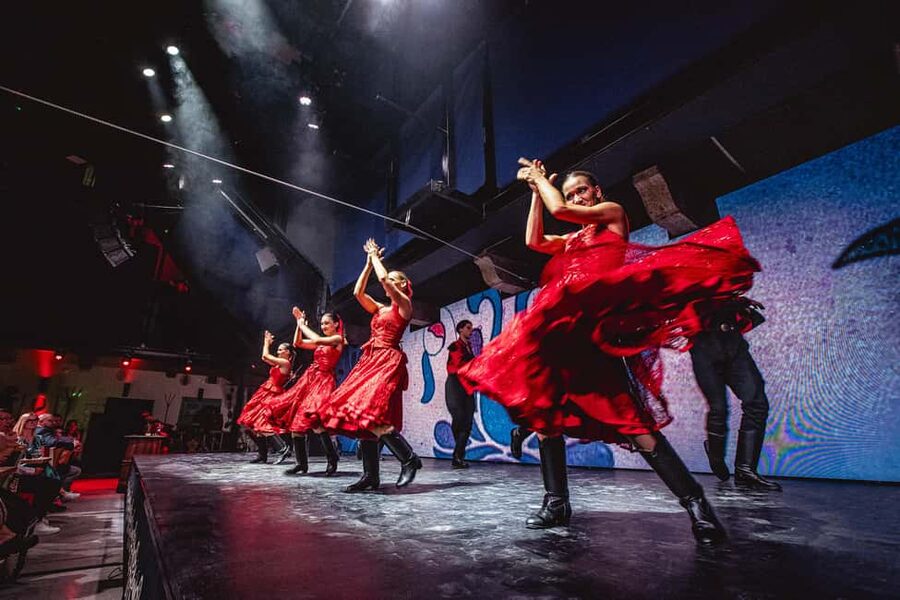 Budapest: Hungarian Dinner & Show with Unlimited Drinks - Why the $33 price can be good value