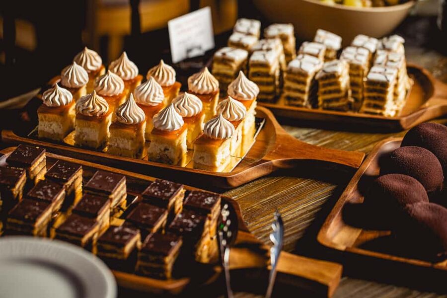 Budapest: Hungarian Dinner & Show with Unlimited Drinks - Practical planning for your evening
