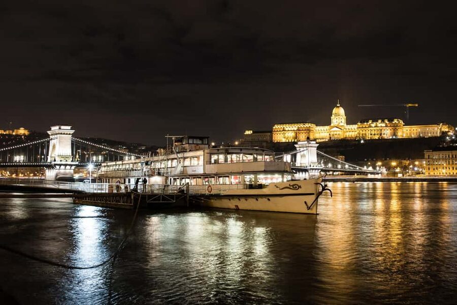 Budapest: New Year's Eve Party Cruise with Food & Live Show - Midnight food and the final hours