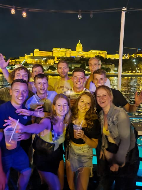 Budapest: Private, Personalized Pub Crawl, 3 drinks included - Final stop: 90 minutes for the main event