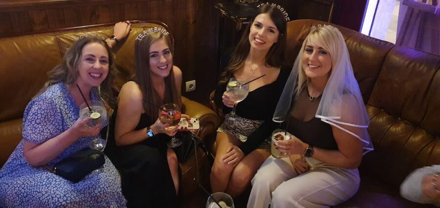 Budapest: Ruin Bar Pub Crawl with Entry Tickets - Who should book this night out