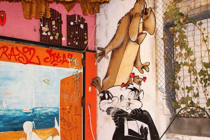 Budapest Ruin Bars Evening Walking Tour with Drinks & Snacks - The guide makes the difference