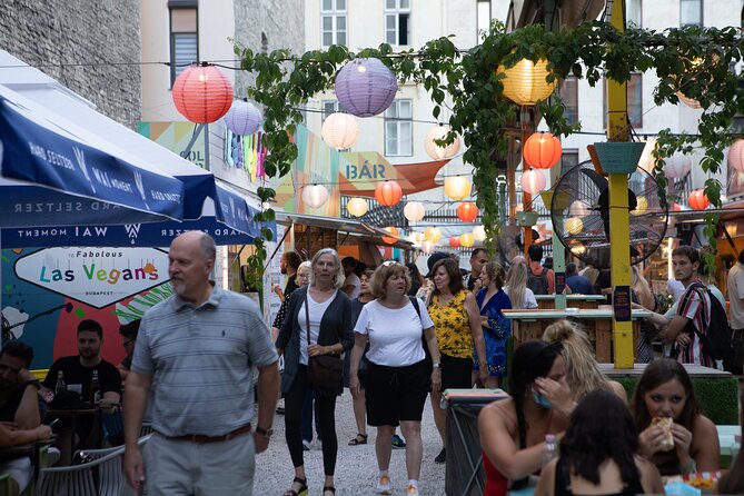 Budapest Ruin Bars Evening Walking Tour with Drinks & Street Food - Szimpla Kert and the story behind the movement