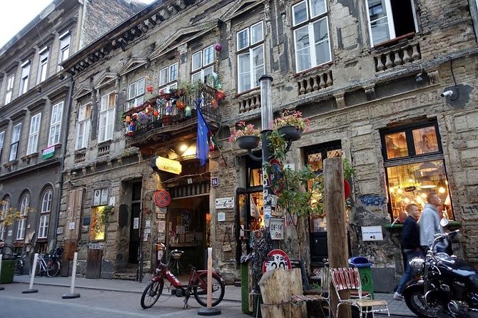 Budapest Ruin Bars Evening Walking Tour with Drinks & Street Food - Who should book this three-hour walk?