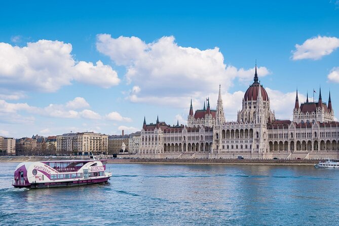 Budapest Sightseeing with Drink Included - Along the Danube: the city in one sweeping view