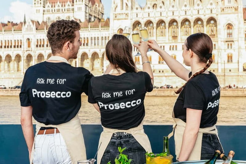 Budapest: Unlimited Prosecco, Beer and Aperol Spritz Cruise - Parliament, bridges, and the best photo moments