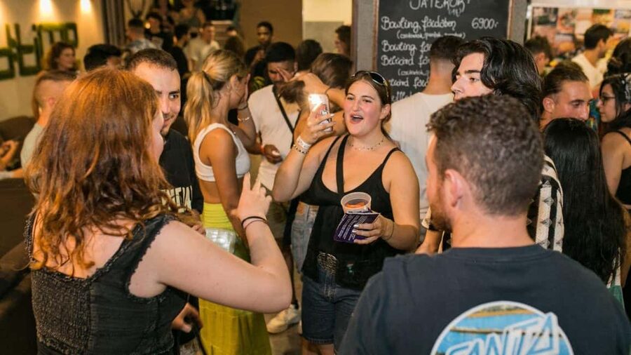 Budapest: Unmissable Bar Crawls with Shots & VIP Club Entry - What makes the Bingo version different