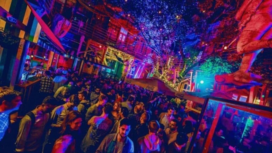 Budapest: Unmissable Bar Crawls with Shots & VIP Club Entry - Walking, timing, and group size