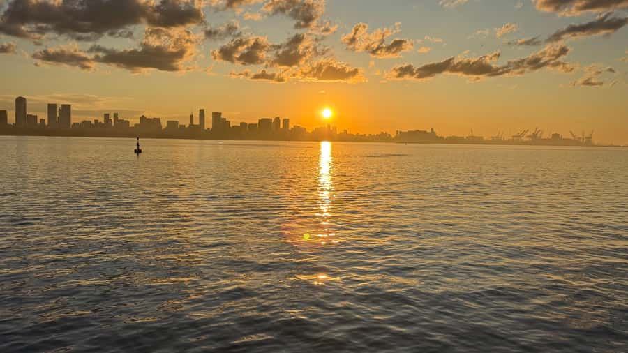 Buenos Aires: Puerto Madero Sunset Cruise with Open Bar - Key points to know before you book