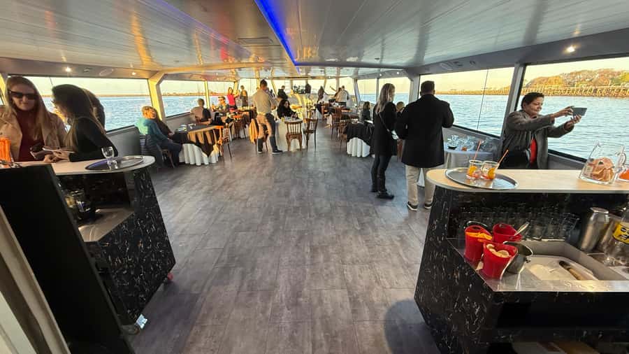 Buenos Aires: Puerto Madero Sunset Cruise with Open Bar - Seasonal departure times matter more than they look