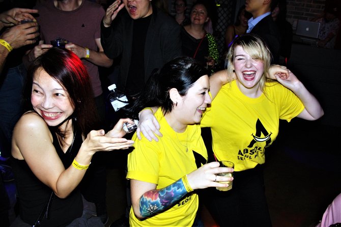 Busan Pub Crawl - The guides and how much they shape the night